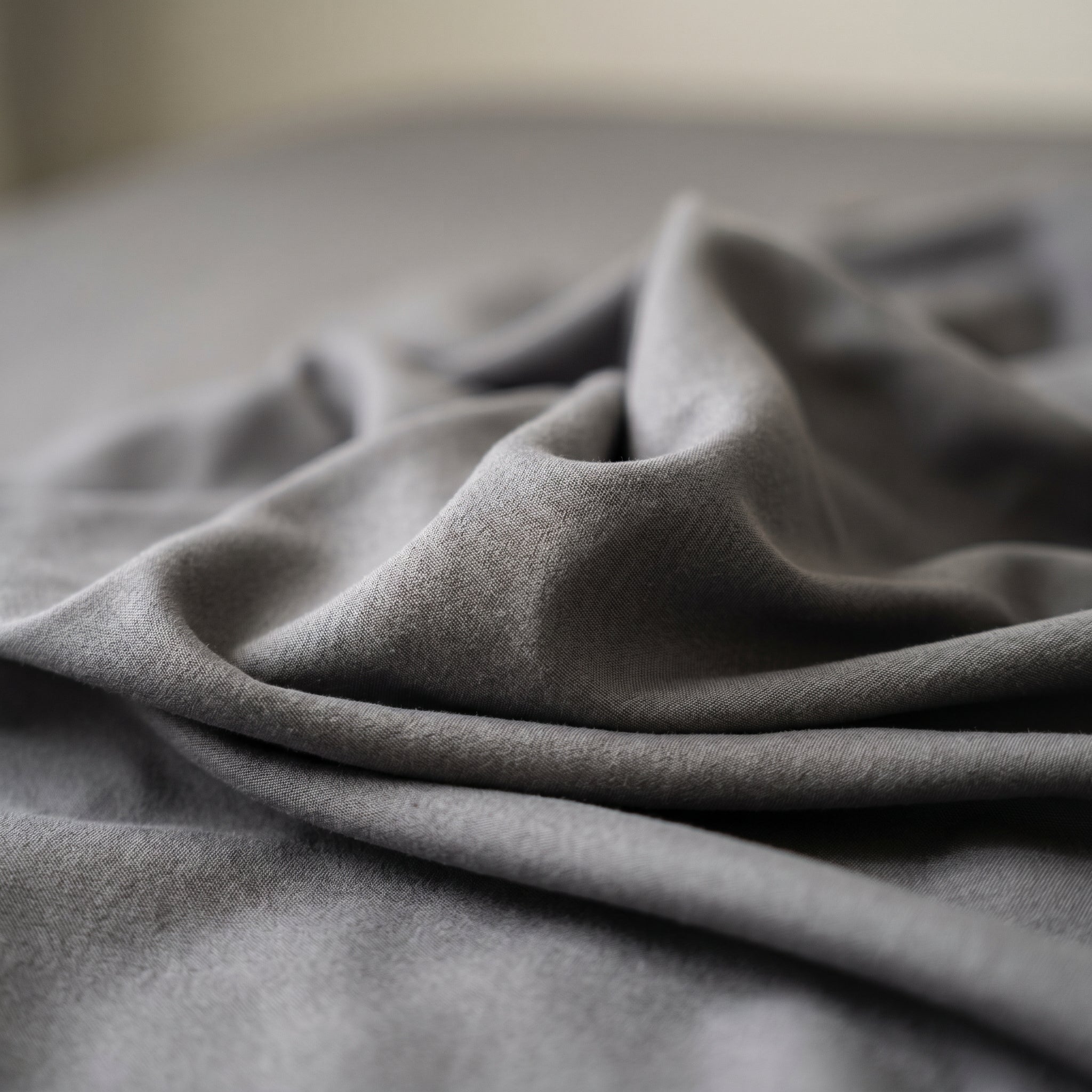 Deep Pocket Fitted Bed Sheet – 100% Microfiber Polyester, Soft & Wrinkle-Resistant  Bedding, 40 cm Snug Fit (Twin/Full/Queen/King, Multiple Colors)