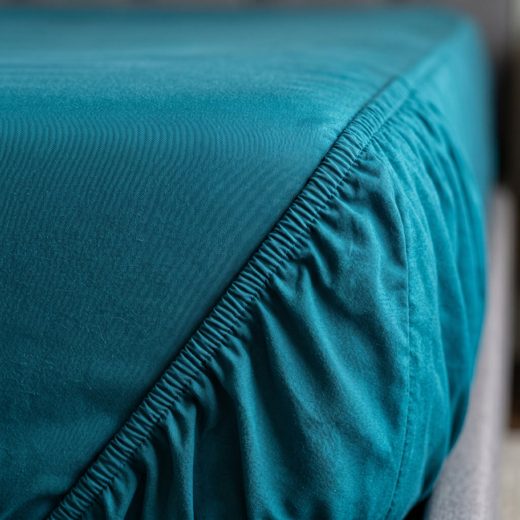 Ultra-Soft Microfiber Flat Bed Sheet – Lightweight, Breathable & Wrinkle-Resistant Top  Sheet (Twin/Full/Queen/King, Multiple Colors)