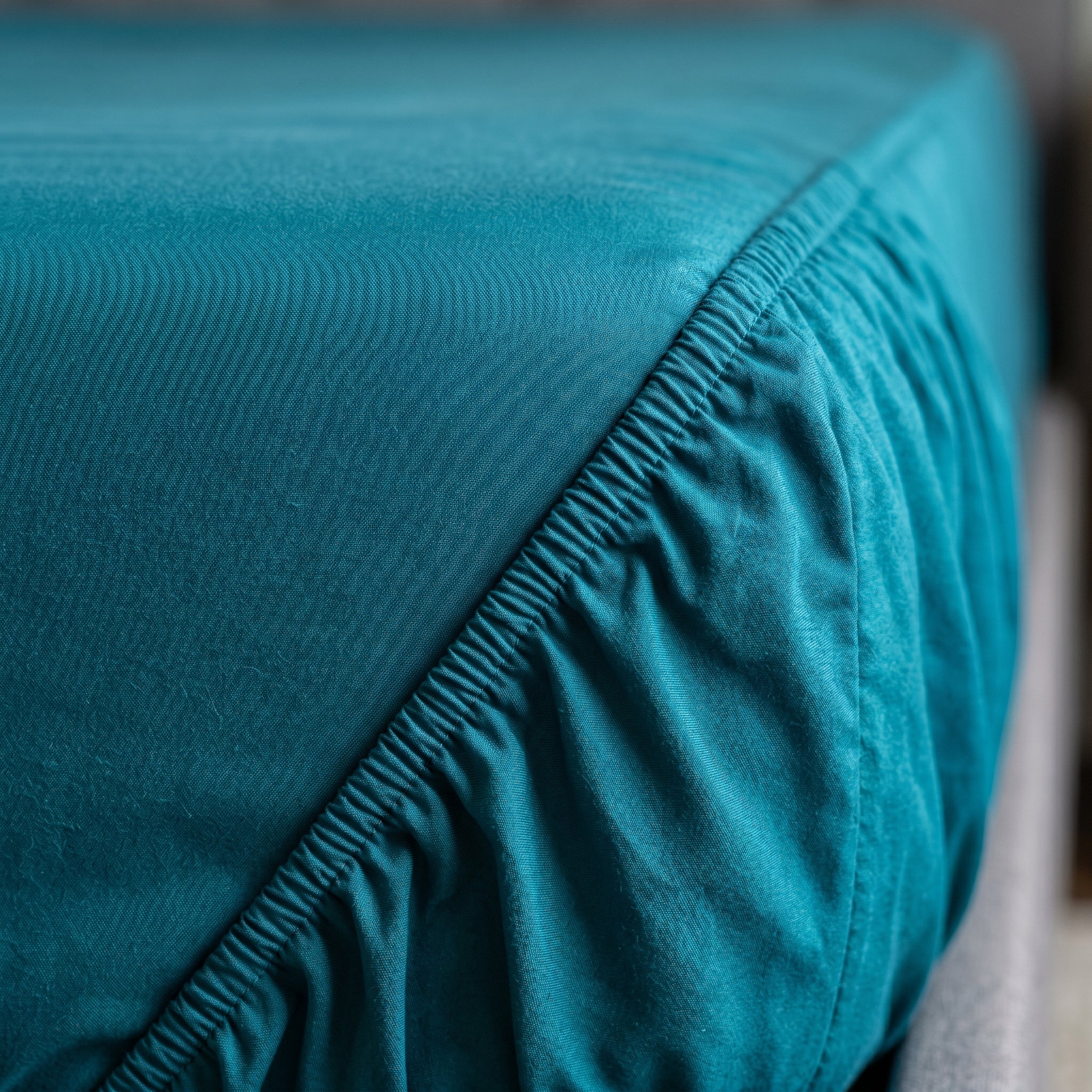 Ultra-Soft Microfiber Flat Bed Sheet – Lightweight, Breathable & Wrinkle-Resistant Top  Sheet (Twin/Full/Queen/King, Multiple Colors)