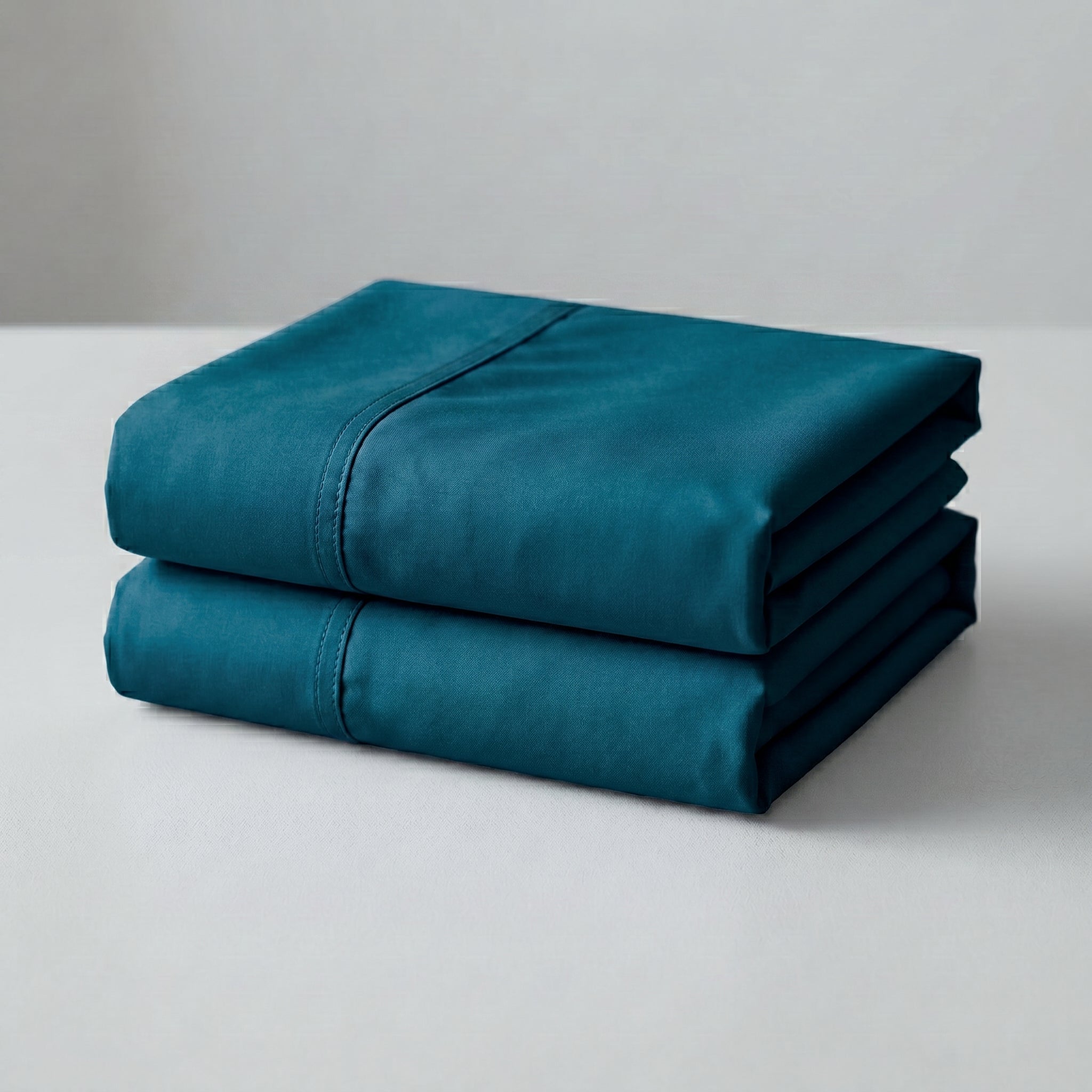 Ultra-Soft Microfiber Pillowcase Set of 2 (48 x 74 cm) – Breathable, Wrinkle-Resistant,  Smooth & Durable Pillow Covers – Easy Care Bedding (White, Navy, Gray, Teal)