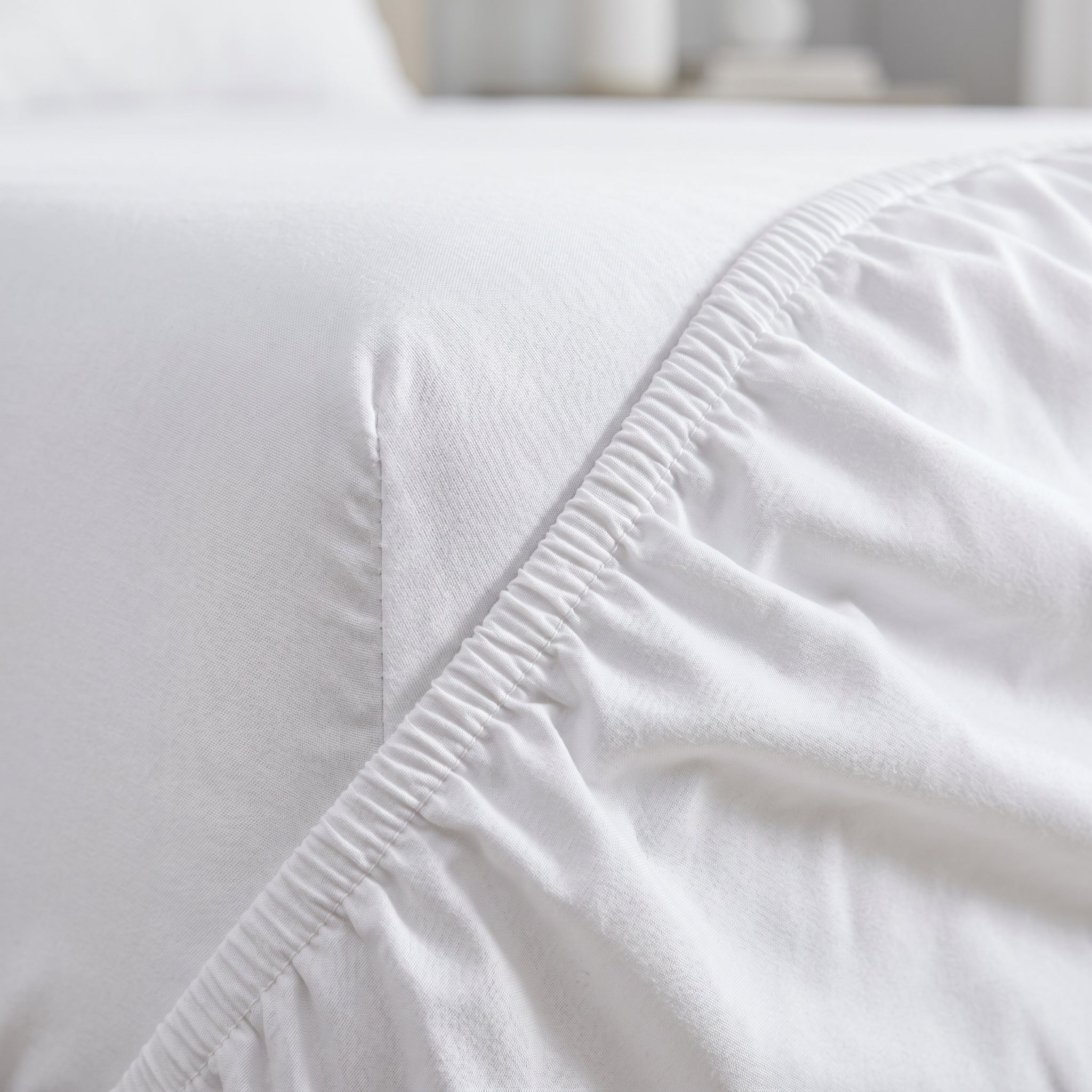 Ultra-Soft Microfiber Flat Bed Sheet – Lightweight, Breathable & Wrinkle-Resistant Top  Sheet (Twin/Full/Queen/King, Multiple Colors)